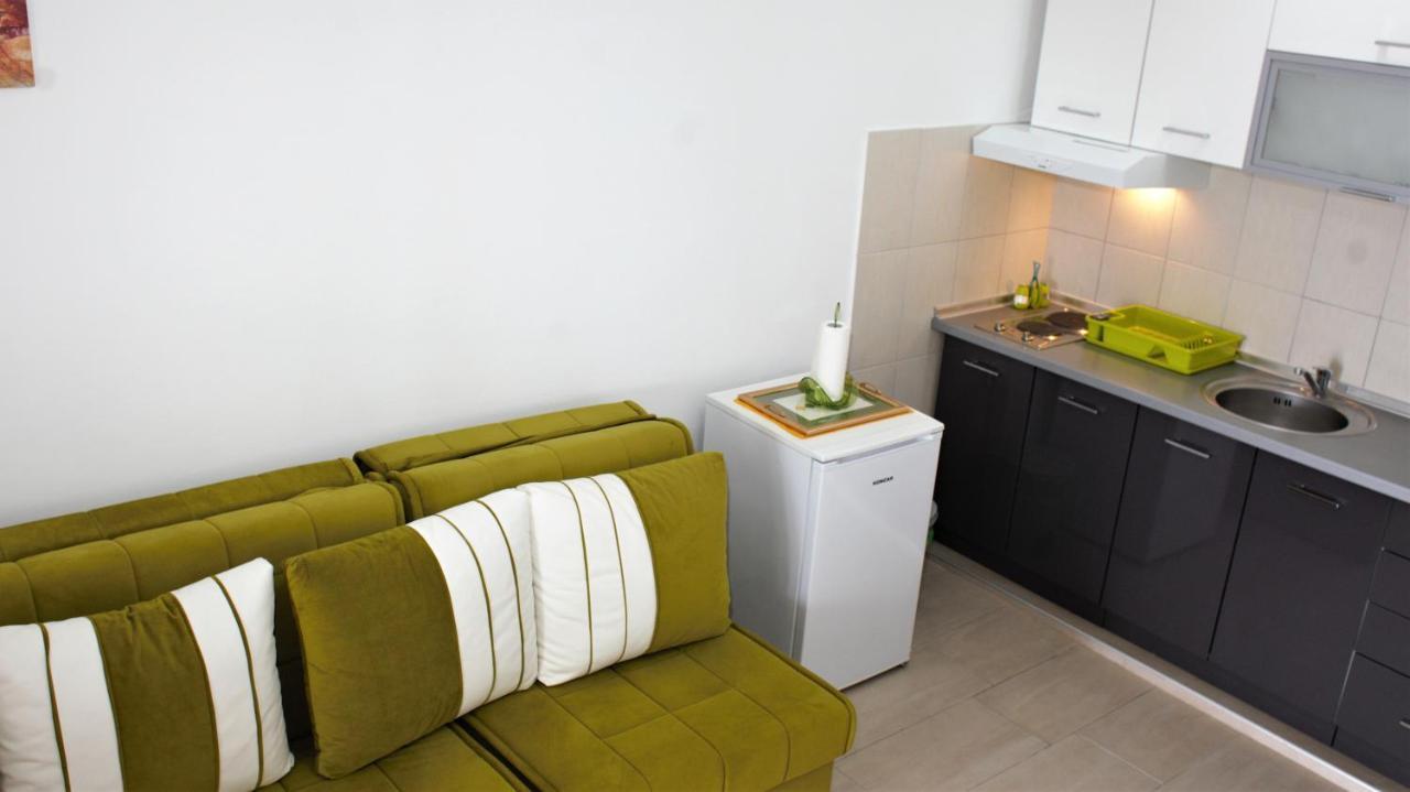 Ivy 2 Apartment